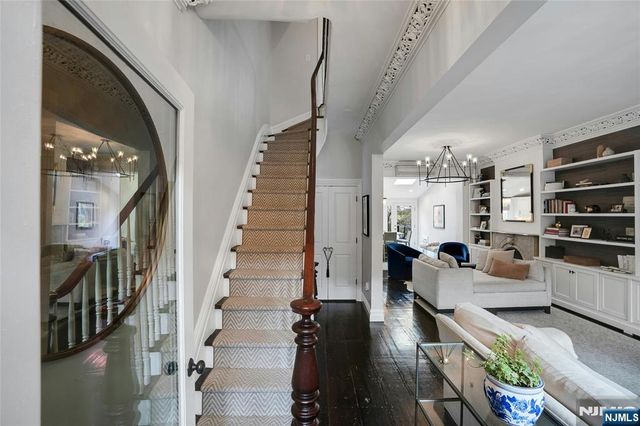 218 8th Street, Jersey City, NJ 07302