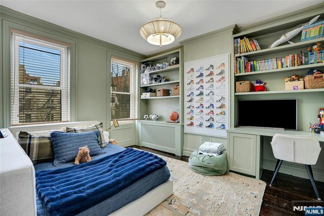 218 8th Street, Jersey City, NJ 07302