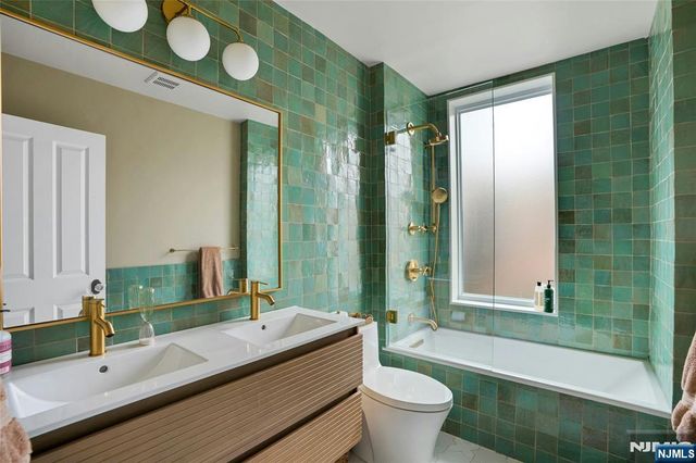 218 8th Street, Jersey City, NJ 07302