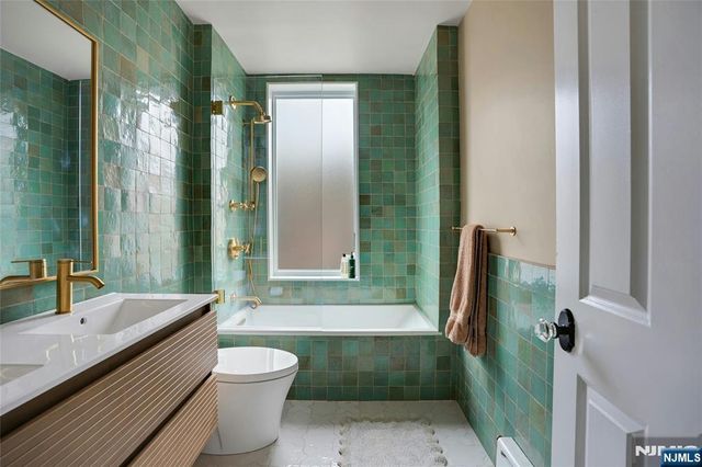 218 8th Street, Jersey City, NJ 07302