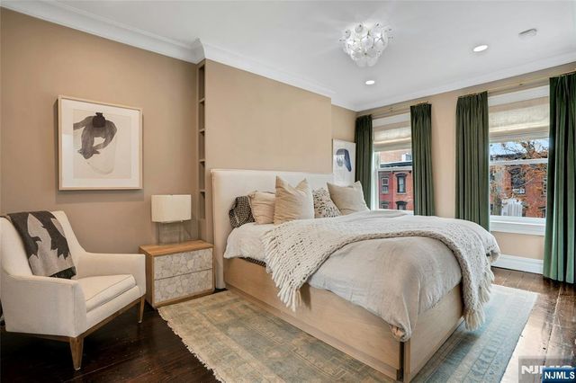 218 8th Street, Jersey City, NJ 07302