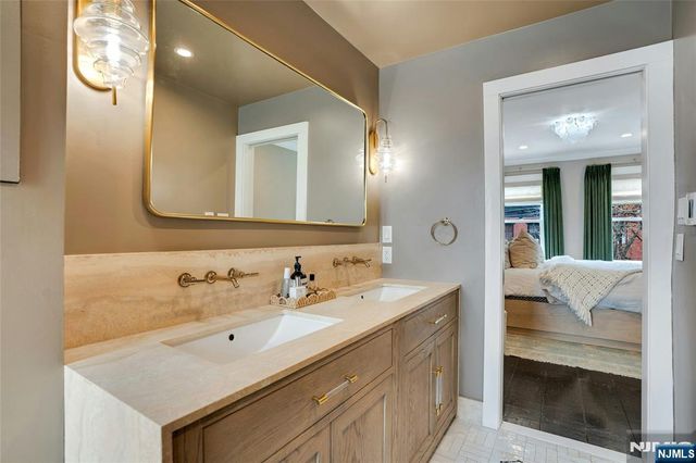 218 8th Street, Jersey City, NJ 07302