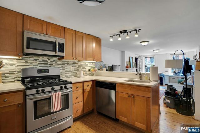 218 8th Street, Jersey City, NJ 07302