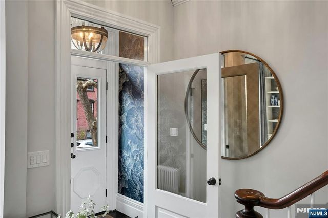 218 8th Street, Jersey City, NJ 07302