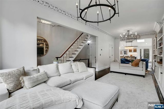 218 8th Street, Jersey City, NJ 07302