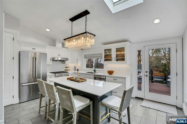 218 8th Street, Jersey City, NJ 07302