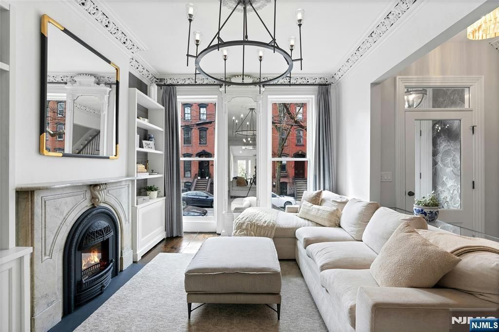 218 8th Street, Jersey City, NJ 07302