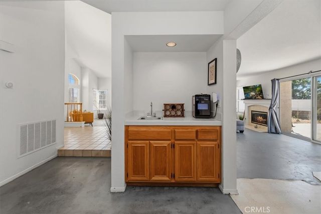 352 Leafwood Court, Riverside, CA 92506