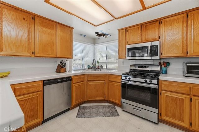 352 Leafwood Court, Riverside, CA 92506