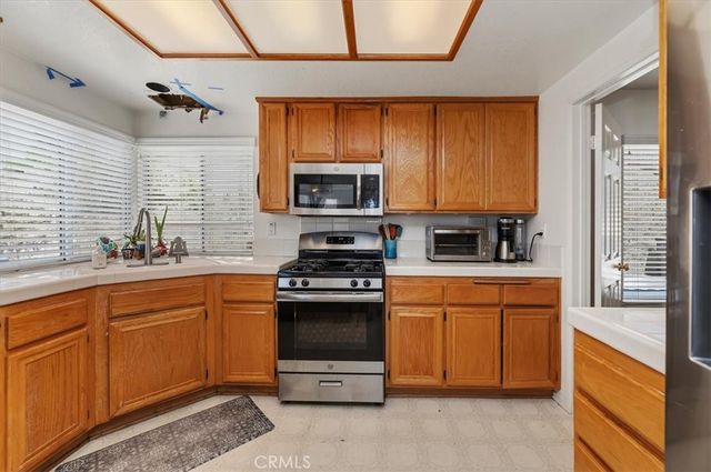 352 Leafwood Court, Riverside, CA 92506