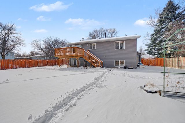 9614 Wellington Lane N, Maple Grove, MN 55369