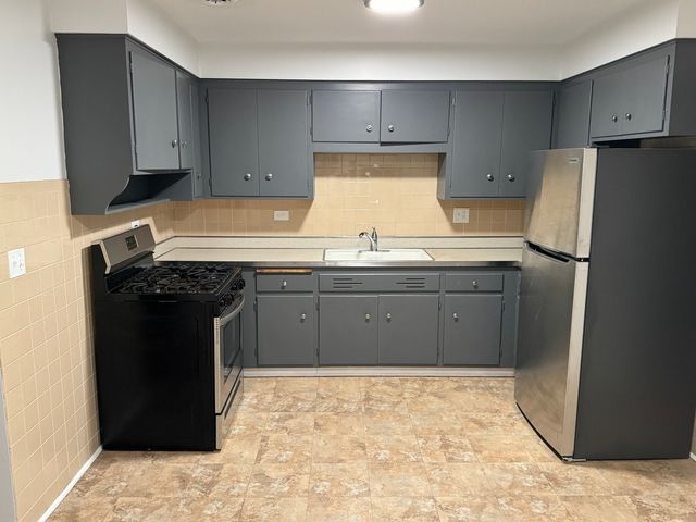 5816 W Montrose Avenue SE, Chicago, IL 60634