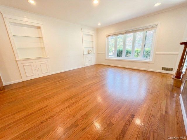31 Stoothoff Drive, New Hyde Park, NY 11040