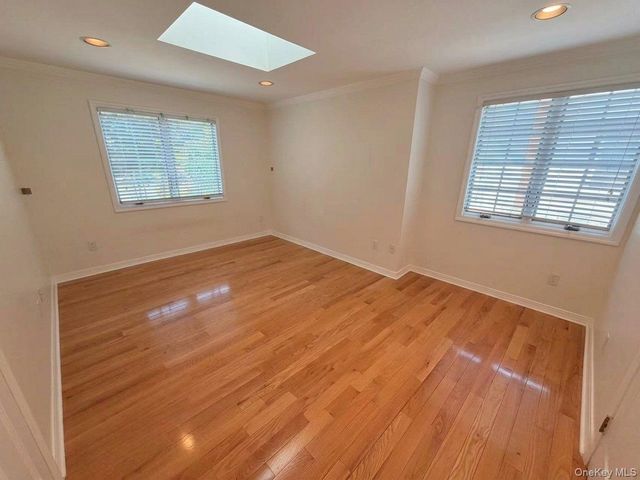 31 Stoothoff Drive, New Hyde Park, NY 11040