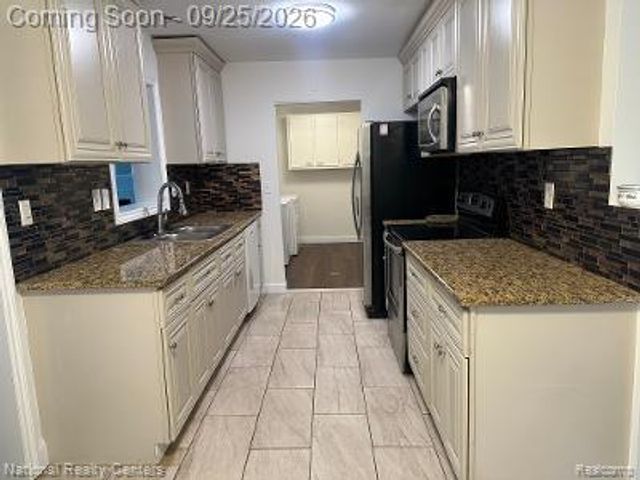 2546 LAFAY DRIV N Lafay Drive, West Bloomfield, MI 48324