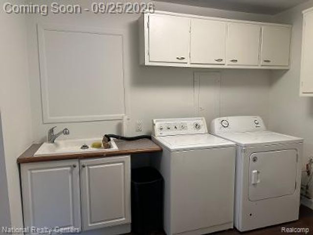 2546 LAFAY DRIV N Lafay Drive, West Bloomfield, MI 48324