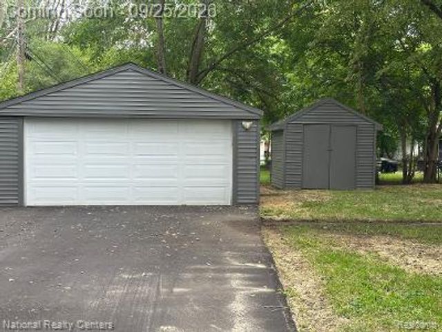 2546 LAFAY DRIV N Lafay Drive, West Bloomfield, MI 48324