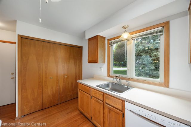 16061 Meadows Drive, Macomb Township, MI 48044