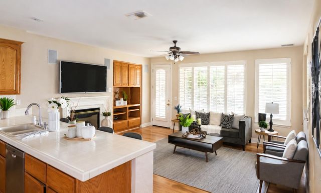 9209 Brigantine Ct, Elk Grove, CA 95758