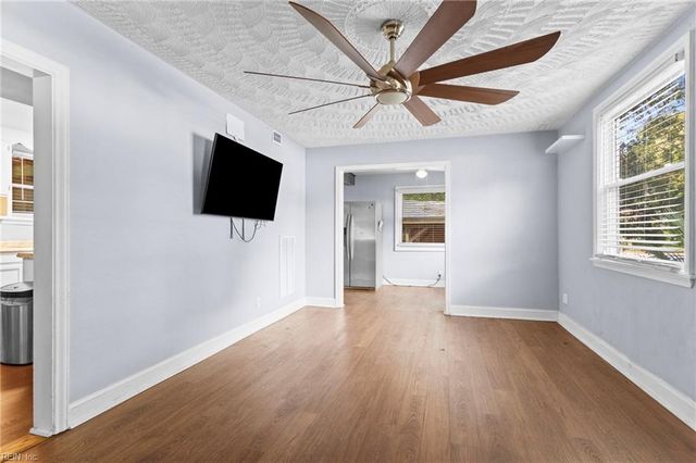 304 Elmhurst LN, Portsmouth, VA 23701