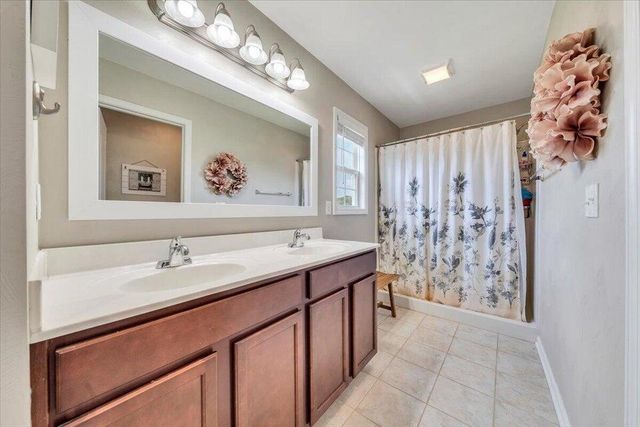 522 Cambridge Court RD, Vinton, VA 24179