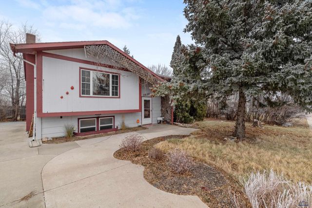 2636 PLATEAU LN, Rapid City, SD 57703