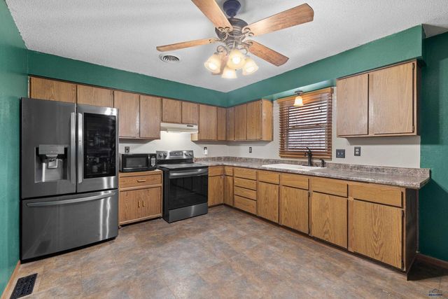 2636 PLATEAU LN, Rapid City, SD 57703