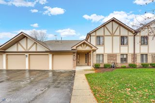 917 Knottingham Drive 1A, Schaumburg, IL 60193