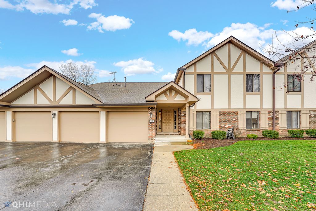 917 Knottingham Drive 1A, Schaumburg, IL 60193