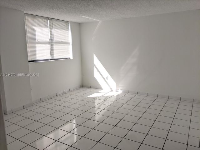 1623 Collins Ave 218, Miami Beach, FL 33139