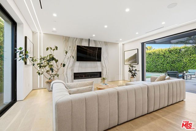 7303 W 89th Street, Los Angeles, CA 90045