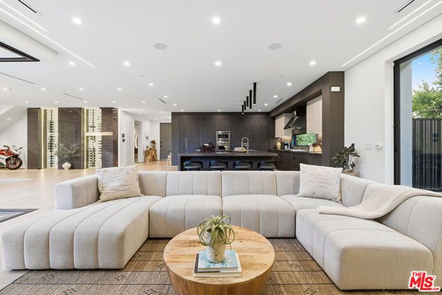 7303 W 89th Street, Los Angeles, CA 90045