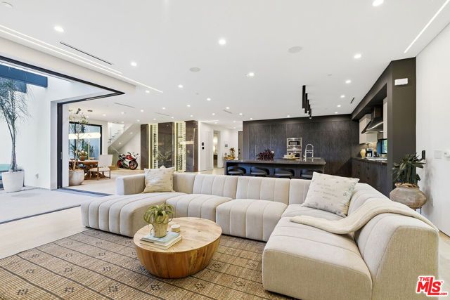 7303 W 89th Street, Los Angeles, CA 90045