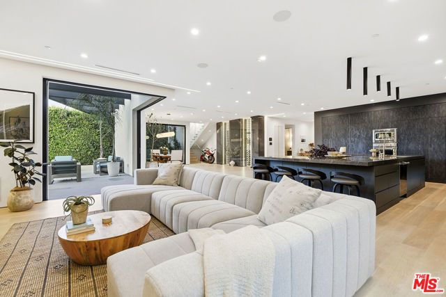 7303 W 89th Street, Los Angeles, CA 90045