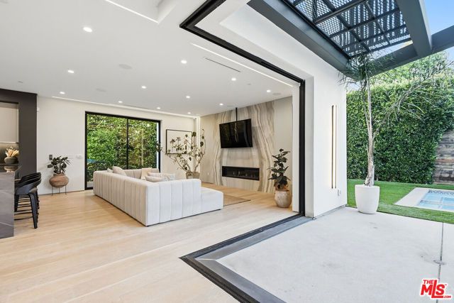 7303 W 89th Street, Los Angeles, CA 90045