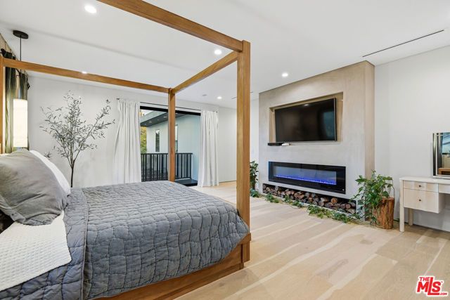 7303 W 89th Street, Los Angeles, CA 90045