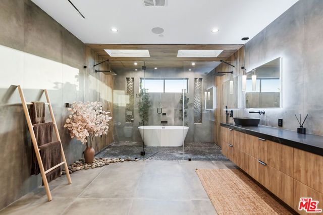 7303 W 89th Street, Los Angeles, CA 90045