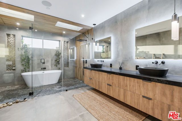 7303 W 89th Street, Los Angeles, CA 90045