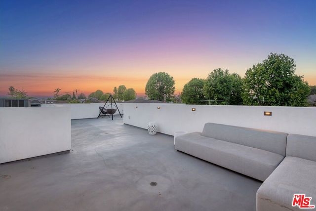 7303 W 89th Street, Los Angeles, CA 90045