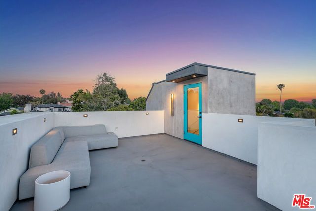 7303 W 89th Street, Los Angeles, CA 90045
