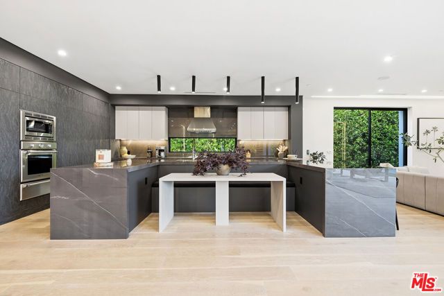 7303 W 89th Street, Los Angeles, CA 90045