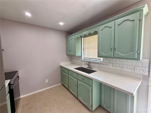 200 E 8th Street, San Juan, TX 78589