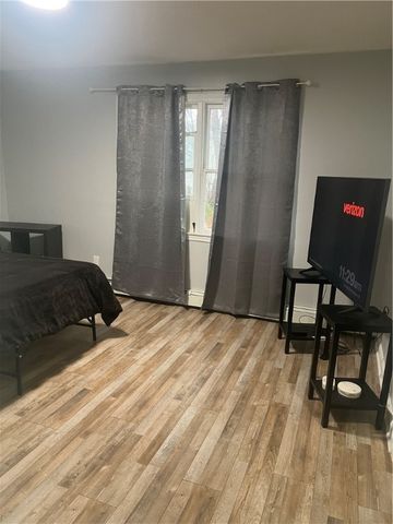 84 North View Avenue, Cranston, RI 02920