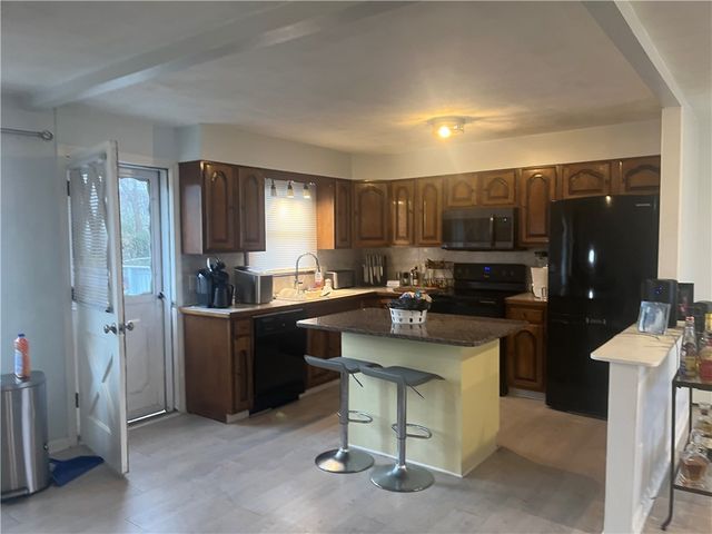 84 North View Avenue, Cranston, RI 02920