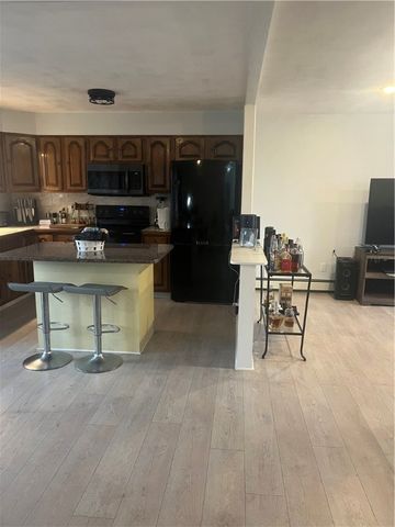 84 North View Avenue, Cranston, RI 02920