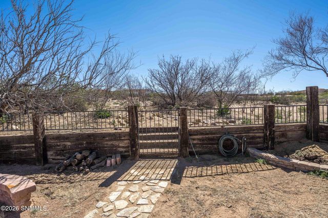 2100 Rincon De Amigos, Las Cruces, NM 88012