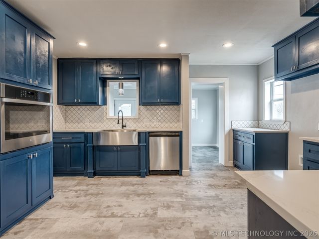 1204 S Columbia Avenue, Tulsa, OK 74104