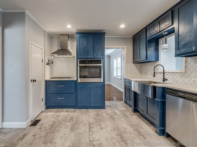 1204 S Columbia Avenue, Tulsa, OK 74104