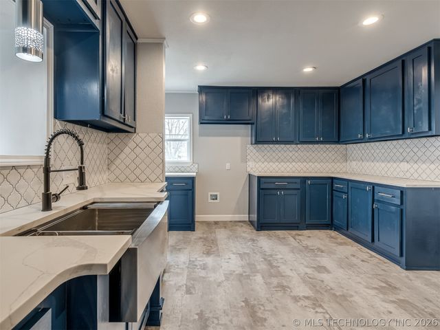 1204 S Columbia Avenue, Tulsa, OK 74104