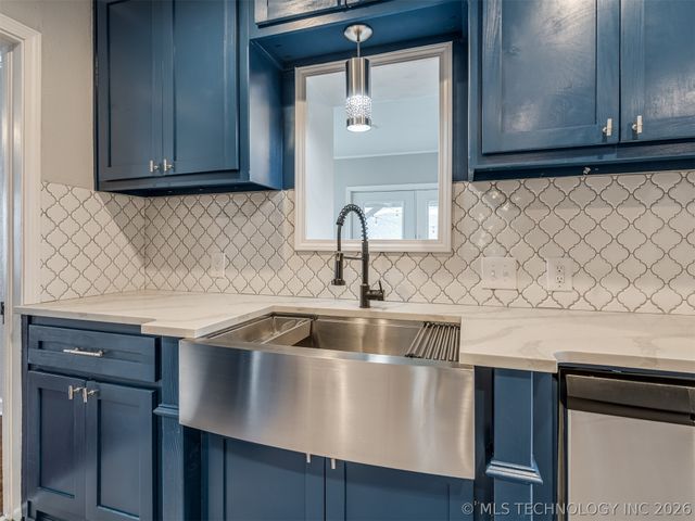 1204 S Columbia Avenue, Tulsa, OK 74104